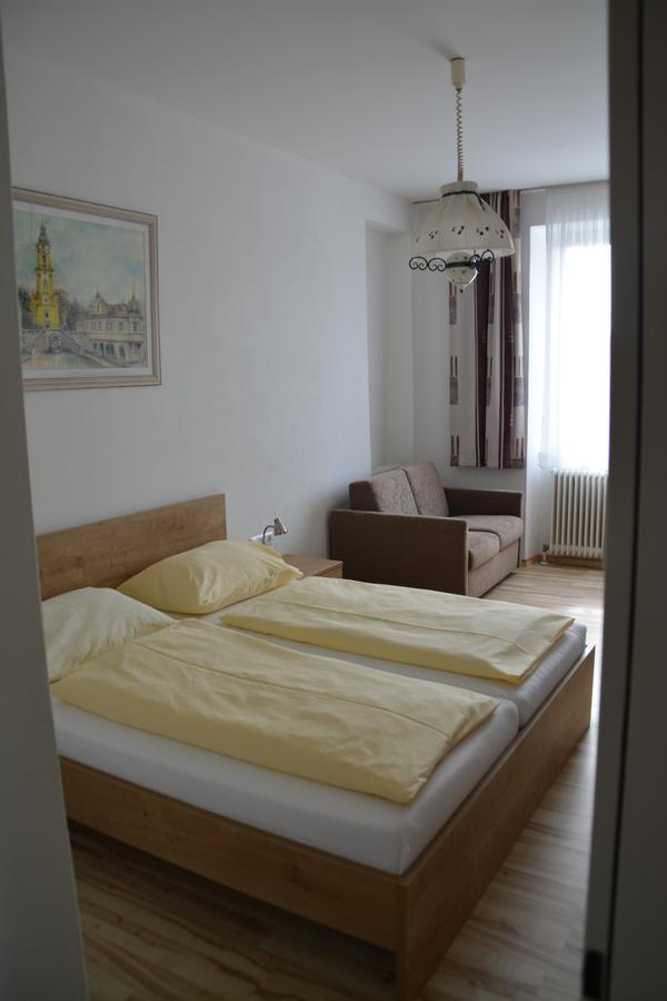 Hotel Lenau Stockerau Extérieur photo