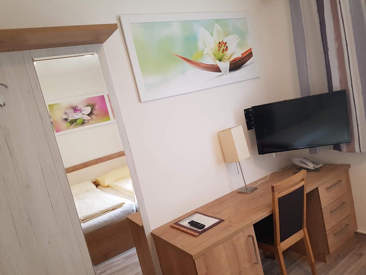 Hotel Lenau Stockerau Extérieur photo